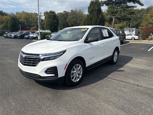 Used 2022 Chevrolet Equinox LS w/ LS Convenience Package image 4