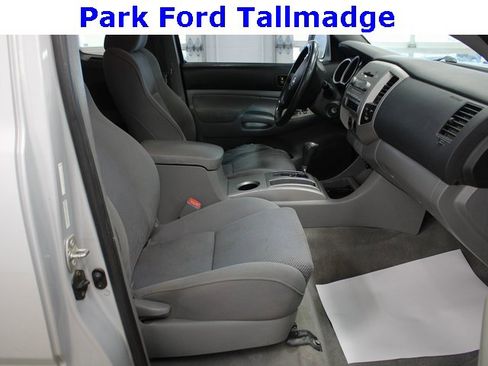 Used 2005 Toyota Tacoma PreRunner image 22