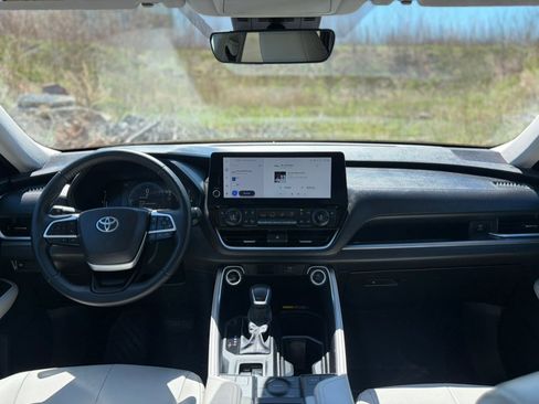 Used 2025 Toyota Grand Highlander AWD image 10