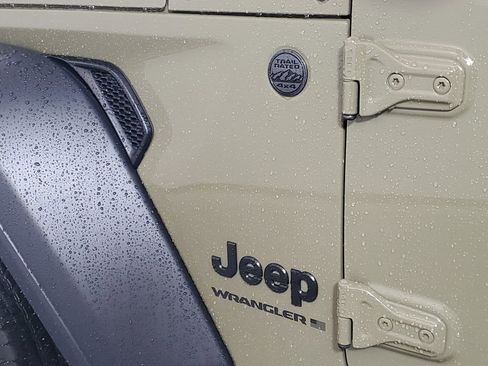 Used 2025 Jeep Wrangler Sport image 7