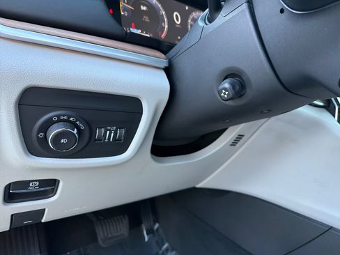 Used 2021 Jeep Grand Cherokee L Summit w/ Luxury Tech Group V AWD/4WD image 26