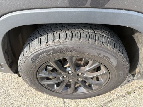 Used 2023 Jeep Cherokee Altitude Lux AWD/4WD image 9