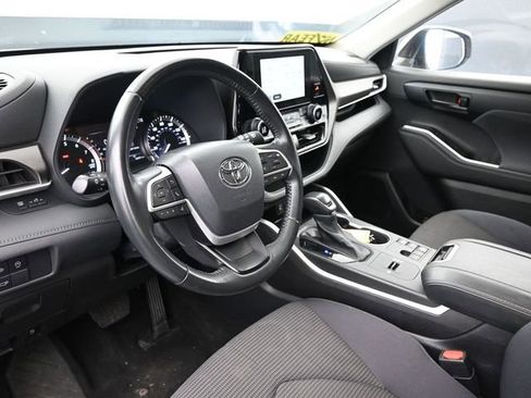 Used 2023 Toyota Highlander LE image 22