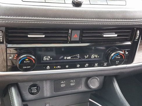 Used 2024 Nissan Rogue Platinum image 16