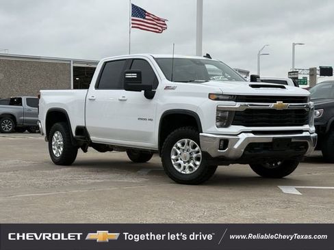 Used 2024 Chevrolet Silverado 2500 LT AWD/4WD image 2