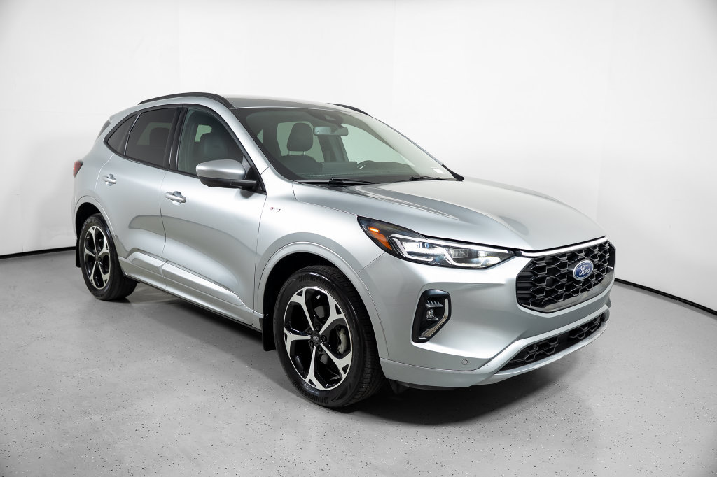 Used 2023 Ford Escape ST-Line Elite AWD/4WD image 2