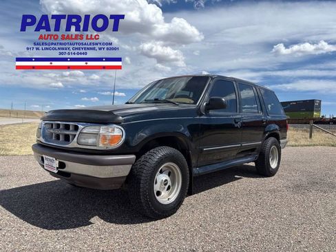Used 1996 Ford Explorer XLT image 1