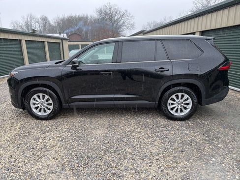 Used 2025 Toyota Grand Highlander AWD image 3