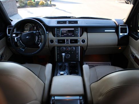 Used 2012 Land Rover Range Rover HSE image 17