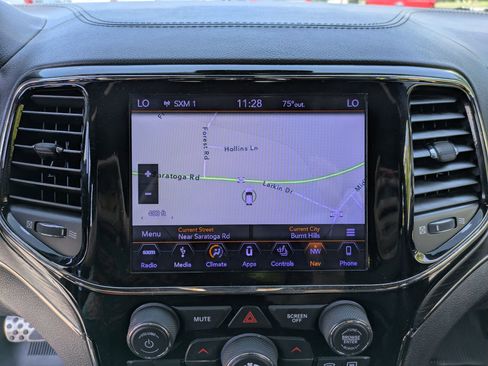 Used 2019 Jeep Grand Cherokee High Altitude AWD/4WD image 12