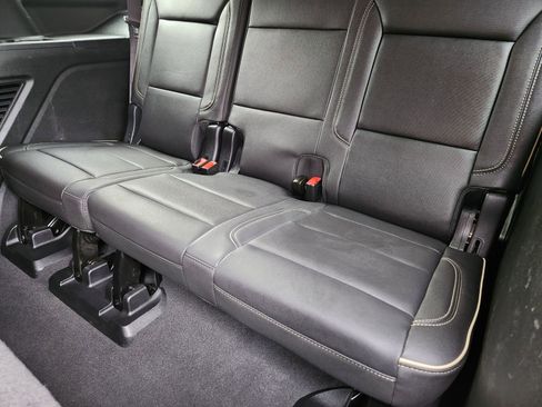 Used 2024 GMC Yukon SLT image 34