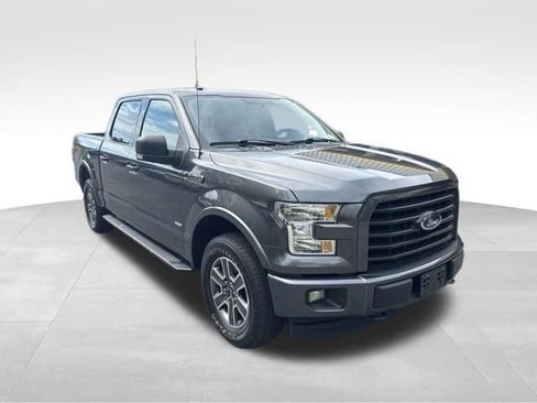 Used 2017 Ford F150 XLT w/ Equipment Group 302A Luxury AWD/4WD image 4