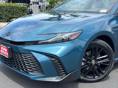 New 2026 Toyota Camry SE image 3