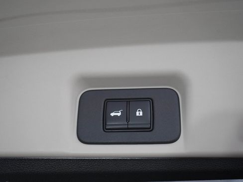 Used 2024 Nissan Ariya AWD image 11
