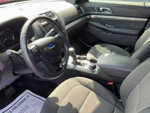 Used 2018 Ford Explorer XLT w/ Equipment Group 201A AWD/4WD image 9