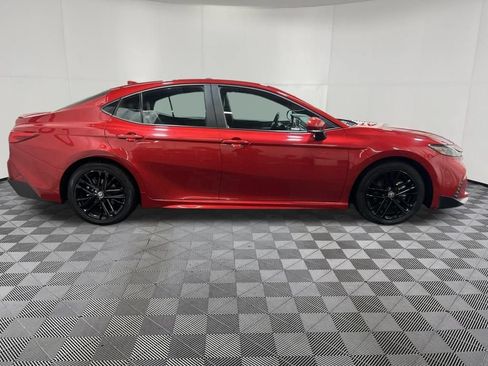 Used 2025 Toyota Camry SE FWD image 8