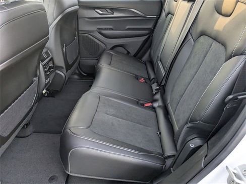 New 2025 Jeep Grand Cherokee Altitude image 24