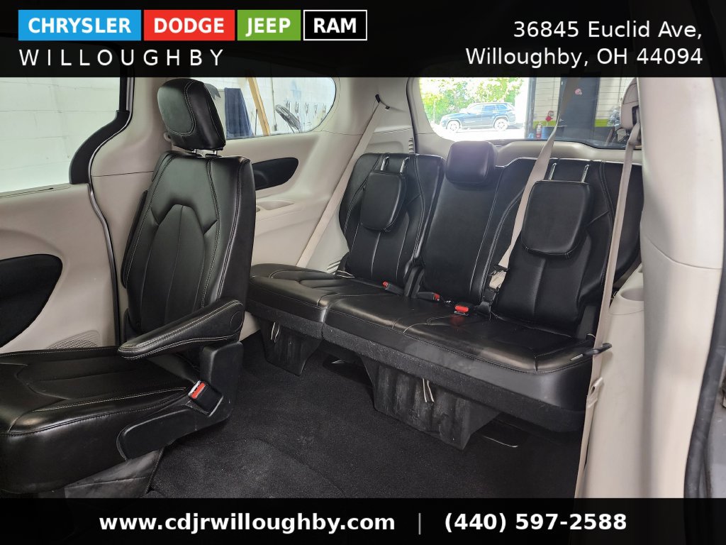 Used 2024 Chrysler Pacifica Touring-L FWD image 29