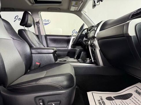 Used 2016 Toyota 4Runner SR5 Premium image 18