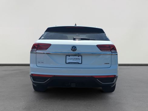 Certified 2022 Volkswagen Atlas Cross Sport SE AWD/4WD image 4