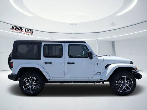 Used 2024 Jeep Wrangler Unlimited AWD/4WD image 2