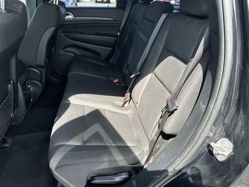Used 2020 Jeep Grand Cherokee Laredo AWD/4WD image 12