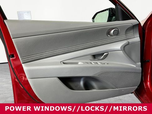 Used 2025 Hyundai Elantra Sport FWD image 18