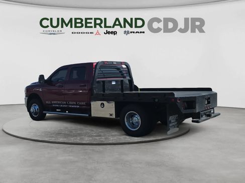 Used 2024 RAM 3500 Tradesman w/ Chrome Appearance Group AWD/4WD image 4