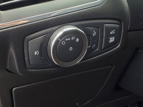 Used 2022 Ford Edge Titanium AWD/4WD image 10
