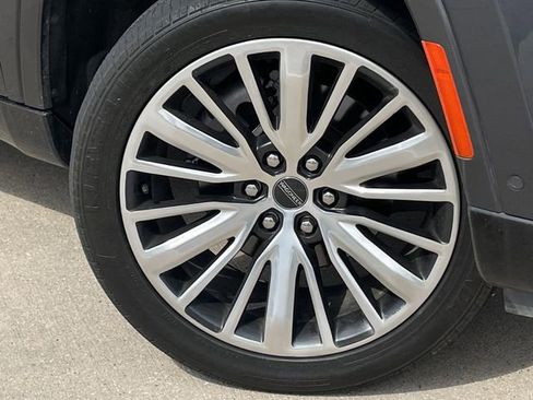 Used 2024 Jeep Grand Wagoneer L Series III image 9