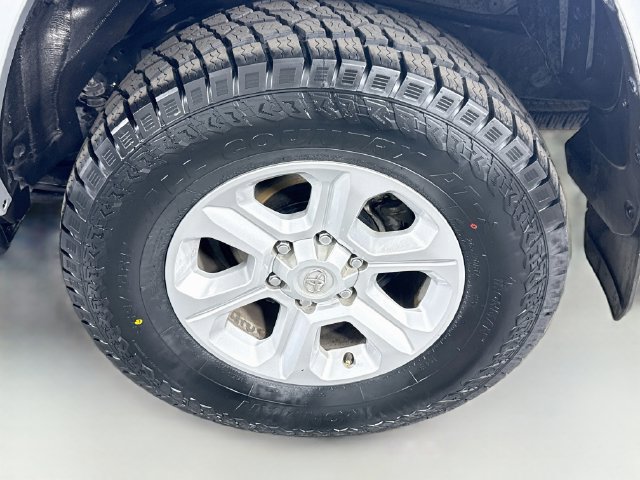 Certified 2022 Toyota 4Runner SR5 AWD/4WD image 32