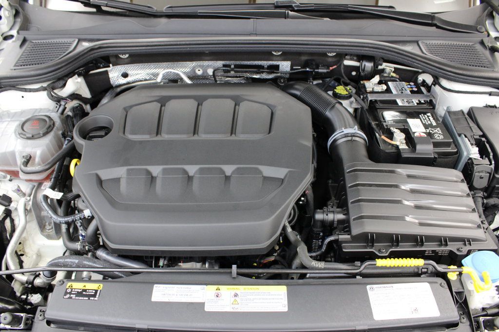 Certified 2023 Volkswagen GTI SE FWD image 32