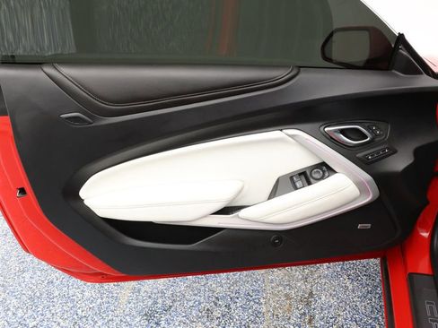 Used 2016 Chevrolet Camaro SS image 8