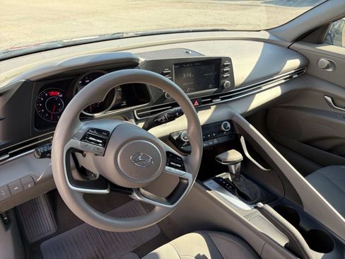 Used 2023 Hyundai Elantra SEL image 33