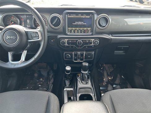 Used 2023 Jeep Gladiator Overland image 15