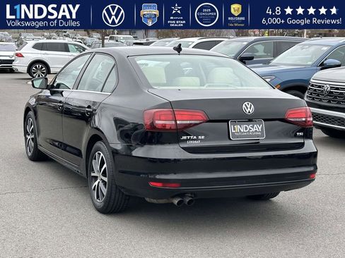 Used 2017 Volkswagen Jetta SE image 4