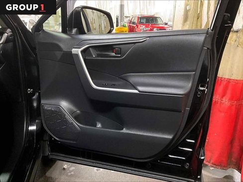 Used 2019 Toyota RAV4 LE image 22