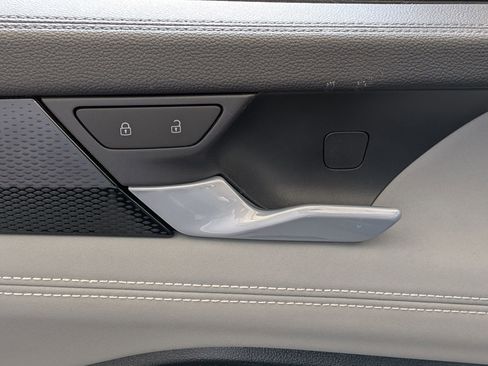 New 2026 Volkswagen Tiguan SE R-Line FWD image 11