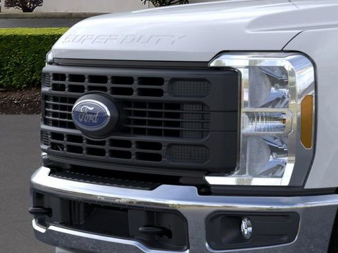 New 2026 Ford F250 XL w/ XL Chrome Package image 17