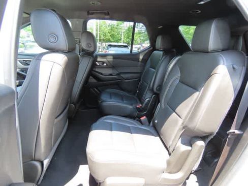 Used 2023 Chevrolet Traverse LT FWD image 14