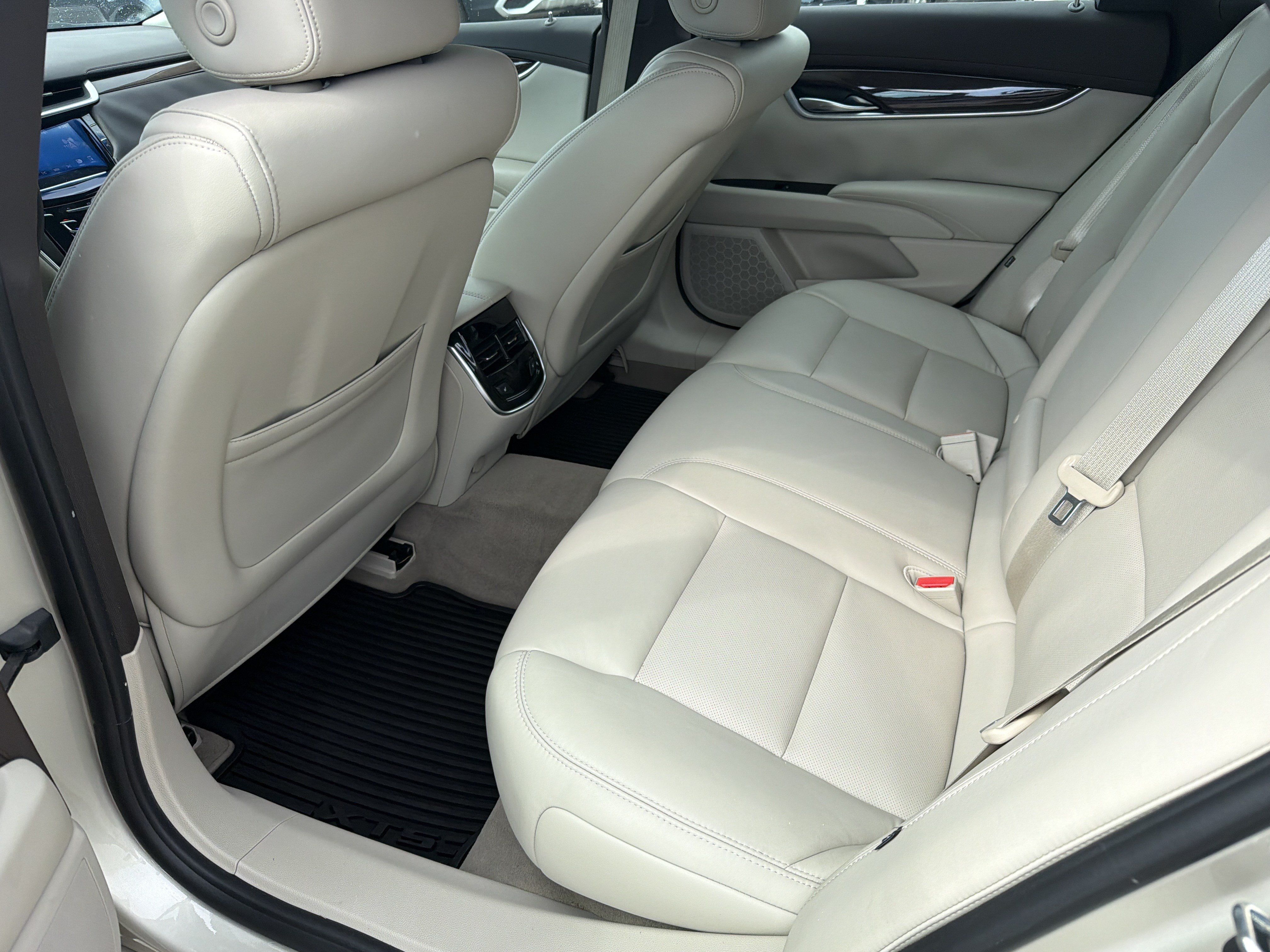 Used 2015 Cadillac XTS Luxury w/ Driver Awareness Package FWD image 20