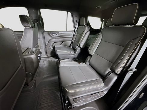 Used 2024 GMC Yukon SLT w/ SLT Luxury Package image 23