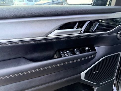Used 2025 Jeep Wagoneer L Series II AWD/4WD image 6