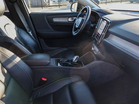 Used 2023 Volvo XC40 B5 Ultimate w/ Protection Package Premier image 18