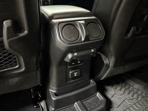 Used 2018 Jeep Wrangler Unlimited Rubicon image 23