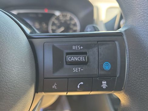 Used 2023 Nissan Rogue SV image 28