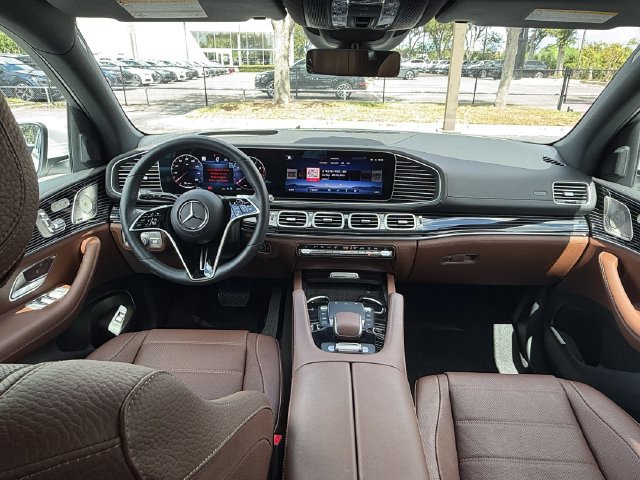 Used 2025 Mercedes-Benz GLS 450 4MATIC image 13