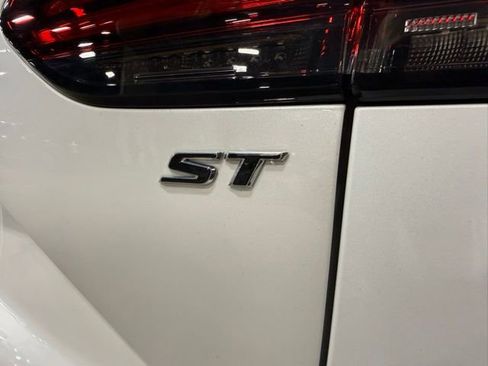 Used 2023 Buick Envision Essence w/ Sport Touring Package AWD/4WD image 33