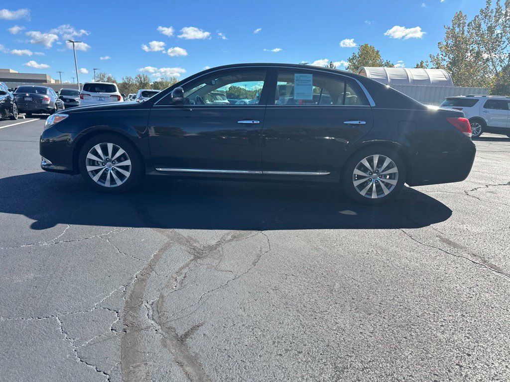 Used 2012 Toyota Avalon Limited FWD image 2