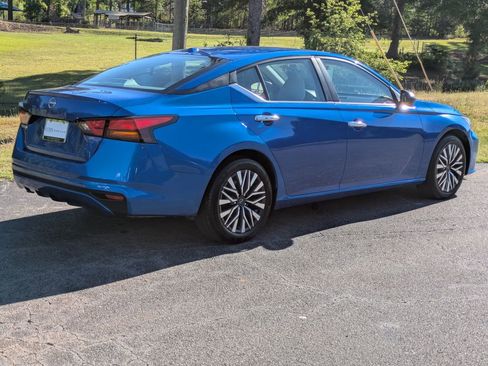 Used 2025 Nissan Altima 2.5 SV FWD image 6